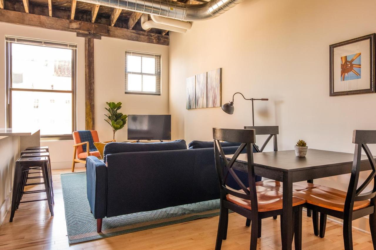 Frontdesk Maxwell Lofts Milwaukee Walker'S Point Apartment Bagian luar foto